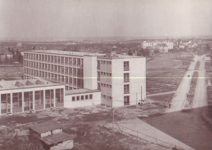 Budova PEF ČZU ve výstavbě (areál ČZU na Suchdole) Budova PEF ČZU ve výstavbě (areál ČZU na Suchdole)
