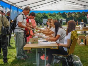 registrace na zahradní slavnost